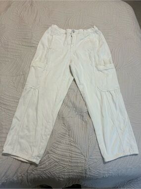 Women’s Cream Cargo Capris Straight Leg 99% cotton - Size L